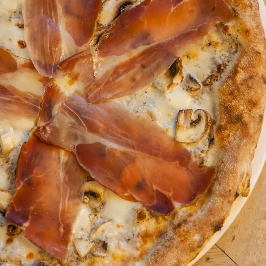 pizza blanca con jamón en zaragoza