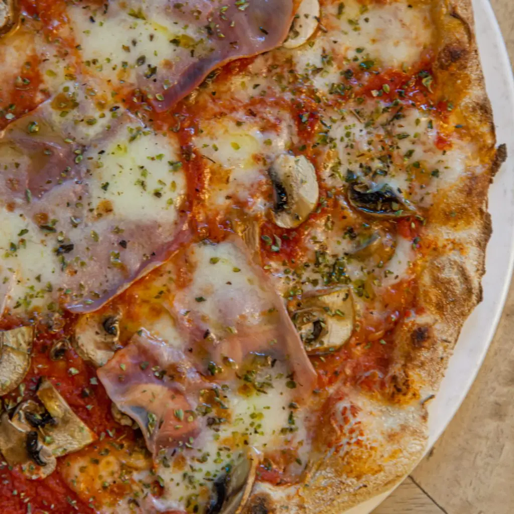 nuestra pizza prosciutto funghi en zaragoza